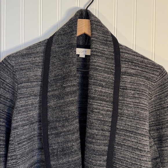 LOFT 100% Merino Wool Charcoal Knit Black Trim Cropped Blazer Cardigan Small - Picture 2 of 11